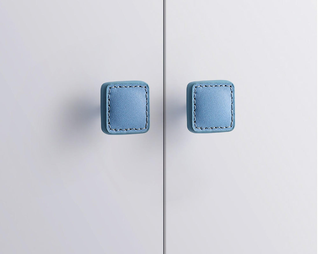 Sofia Square knob Knob 33mm / Blue / Leather - M A N T A R A