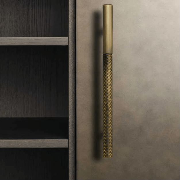 Mantara Soleil Handle Z-0021 is a modern zinc alloy handle in brushed rose gold finish, ideal for kitchen drawers, dresser drawers.