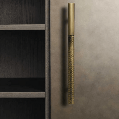 Mantara Soleil Handle Z-0021 is a modern zinc alloy handle in brushed rose gold finish, ideal for kitchen drawers, dresser drawers.