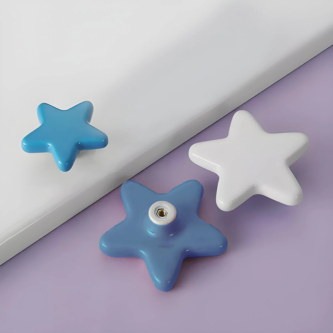 The Mantara CR-0002 Star Knob is a modern ceramic knob in white and blue, ideal for bedrooms, drawers, and cabinets.