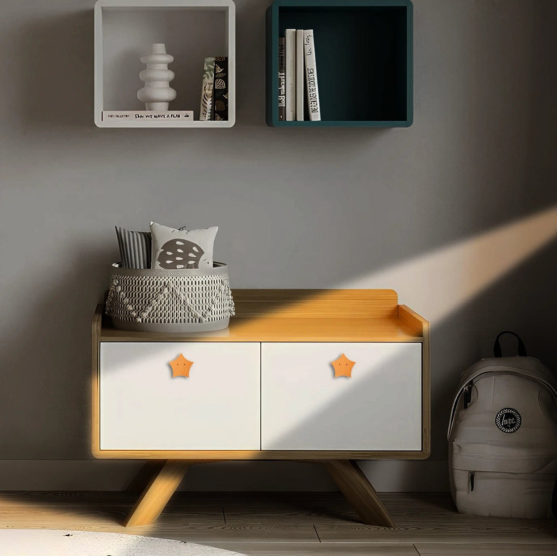 Mantara Starfish Hook W-0024 is a modern  beech wooden knob, ideal for kids’ rooms, drawers, and wardrobes.
