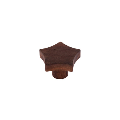 Mantara Starfish Hook W-0024 is a modern walnut wooden knob, ideal for kids’ rooms, drawers, and wardrobes.