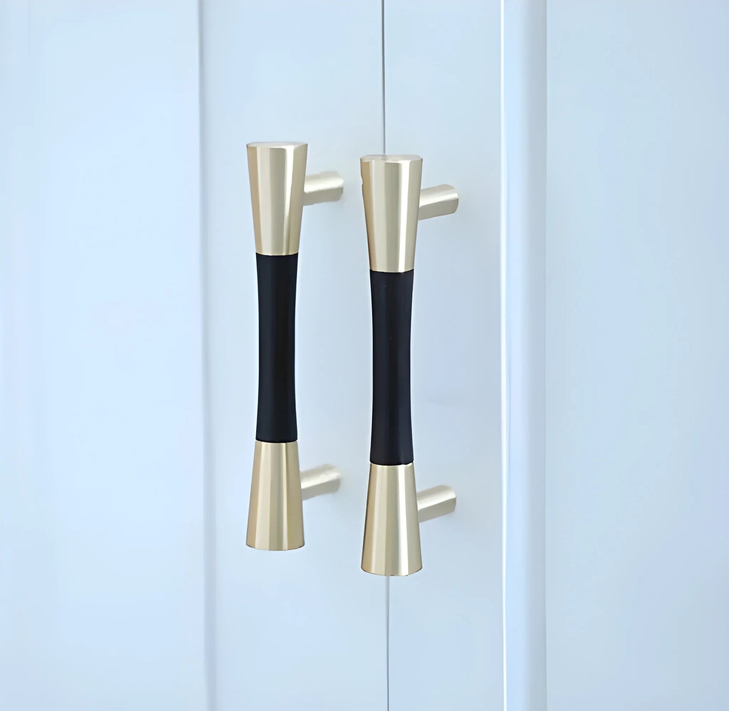 Mantara Sylvia Handle W-0014 is a modern brass &amp; wood handle in black+gold,ideal for wardrobes &amp; drawers.