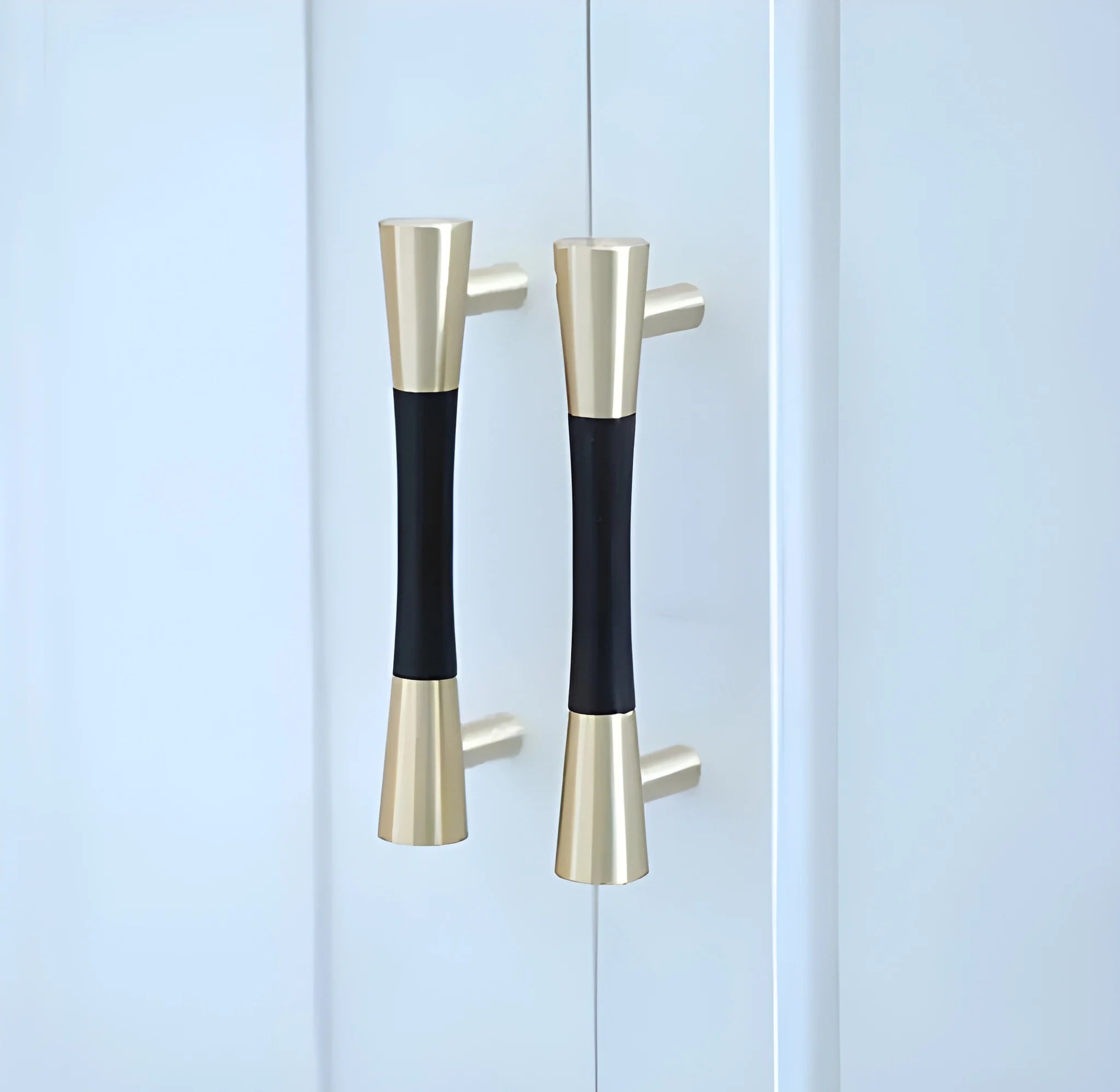 Mantara Sylvia Handle W-0014 is a modern brass &amp; wood handle in black+gold,ideal for wardrobes &amp; drawers.