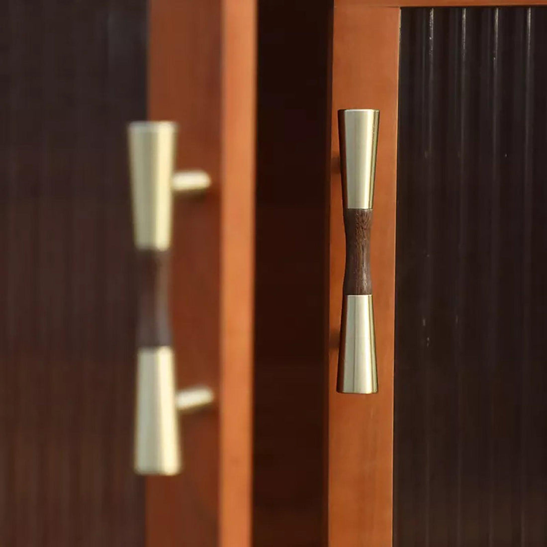 Furniture handle in brass and wood, featuring a tapered form in brown and gold finish, Sylvia Handle W-0014 by Mantara.