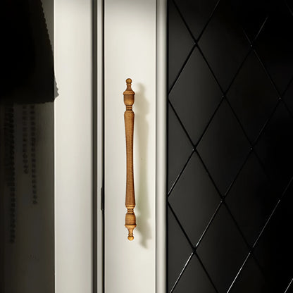 The Mantara B-0129 Thara Handle is a modern brass handle in bronze and gold, ideal for drawers, cabinets, and kitchen furniture.