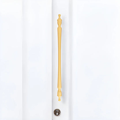 The Mantara B-0129 Thara Handle is a modern brass handle in bronze and gold, ideal for drawers, cabinets, and kitchen furniture.