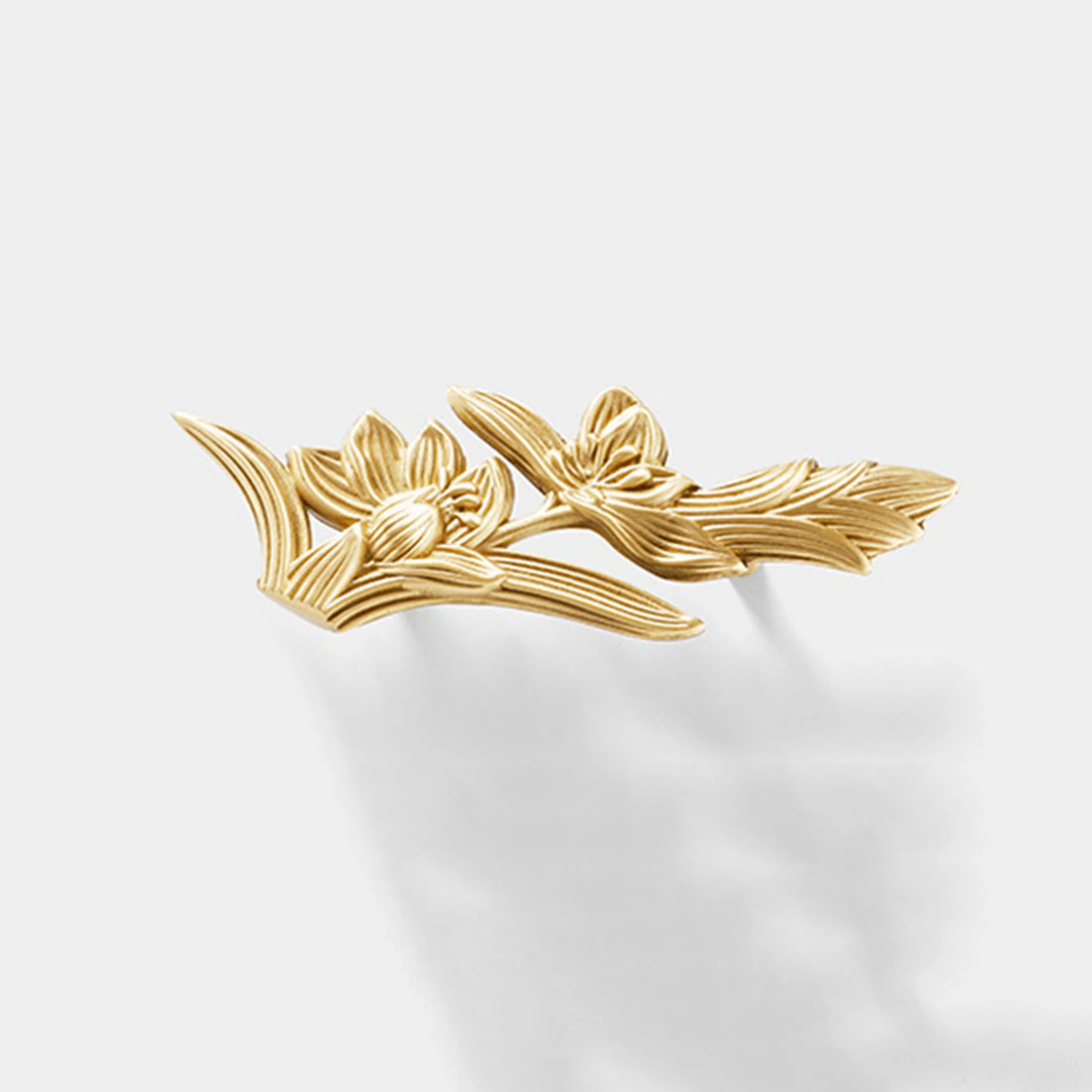 Mantara Tulip Knob B-0088 is a modern brass handle in gold, ideal for main doors, drawers, cabinets, and bedrooms.