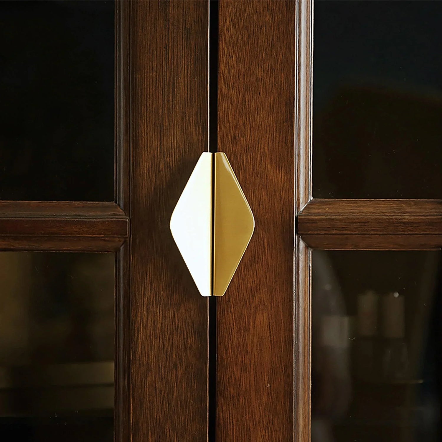 The Mantara B-0049 Vajra Handle is a modern brushed brass handle in gold, ideal for kitchens, furniture, cabinets, wardrobes, and cupboards.