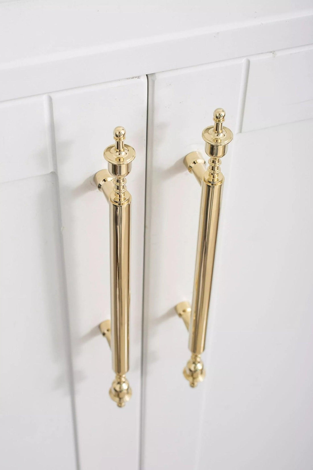  B‑0070 Victoria solid brass pull handle in polished gold finish, 332 mm length with 224 mm center‑to‑center, ideal for main doors, wardrobes, kitchens, and cabinets.
