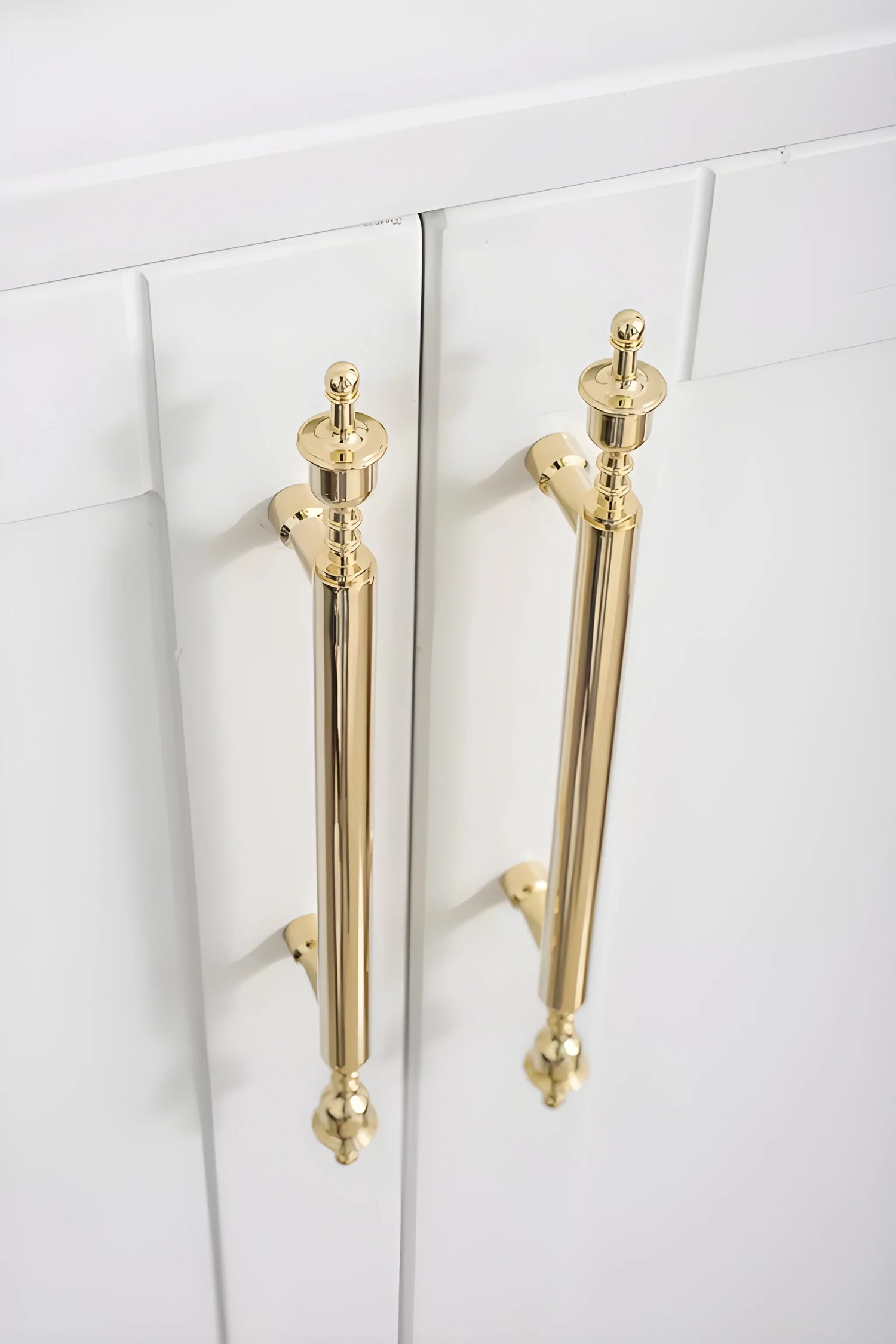Victoria Handle B-0070 polished brass furniture handle, sizes 172mm 203mm 235mm 332mm 432mm, gold and silver, ideal for doors, cabinets &amp; wardrobes by Mantara