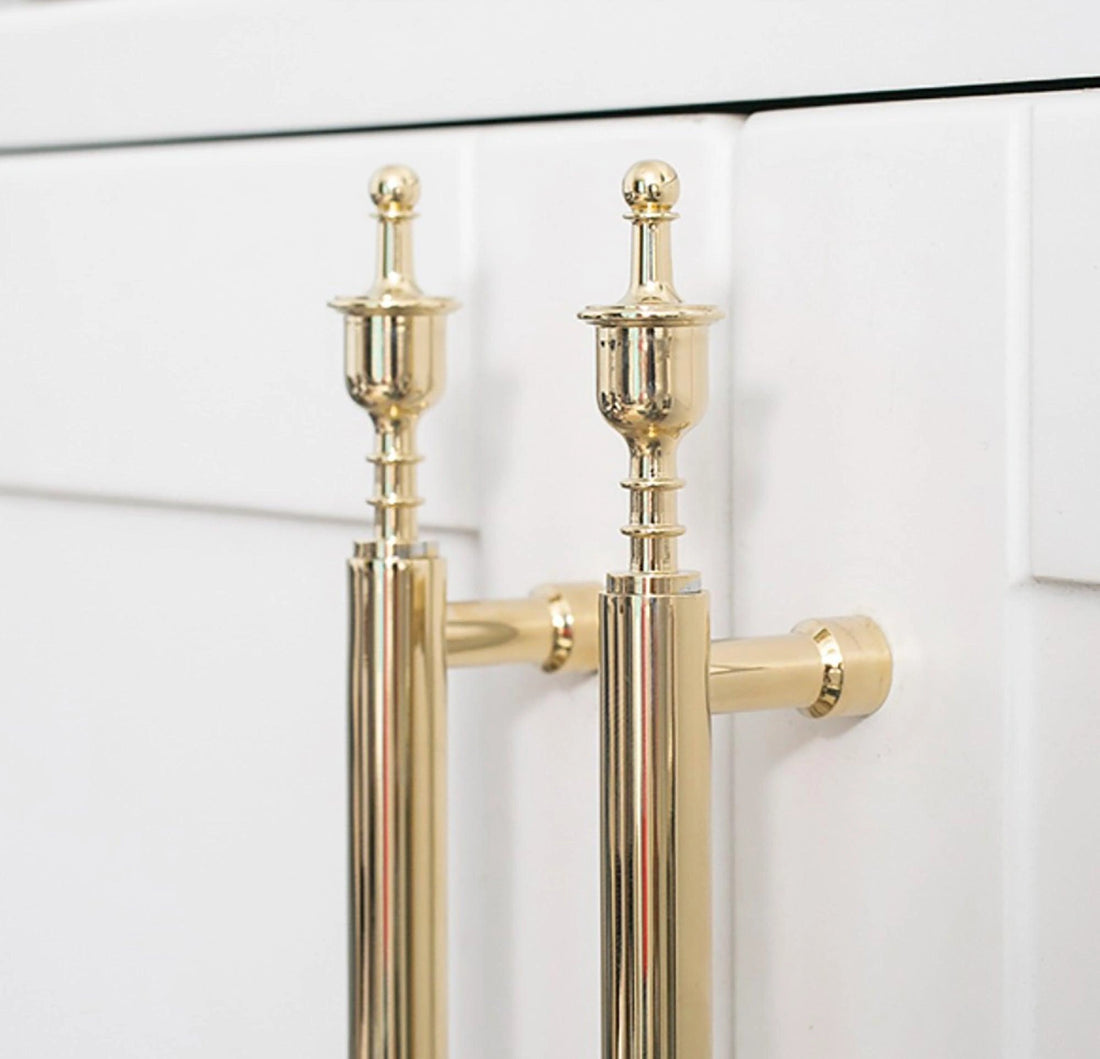 Mantara Victoria Handle B-0070 is a modern polished brass handle in gold, ideal for doors, wardrobes, and cabinets.