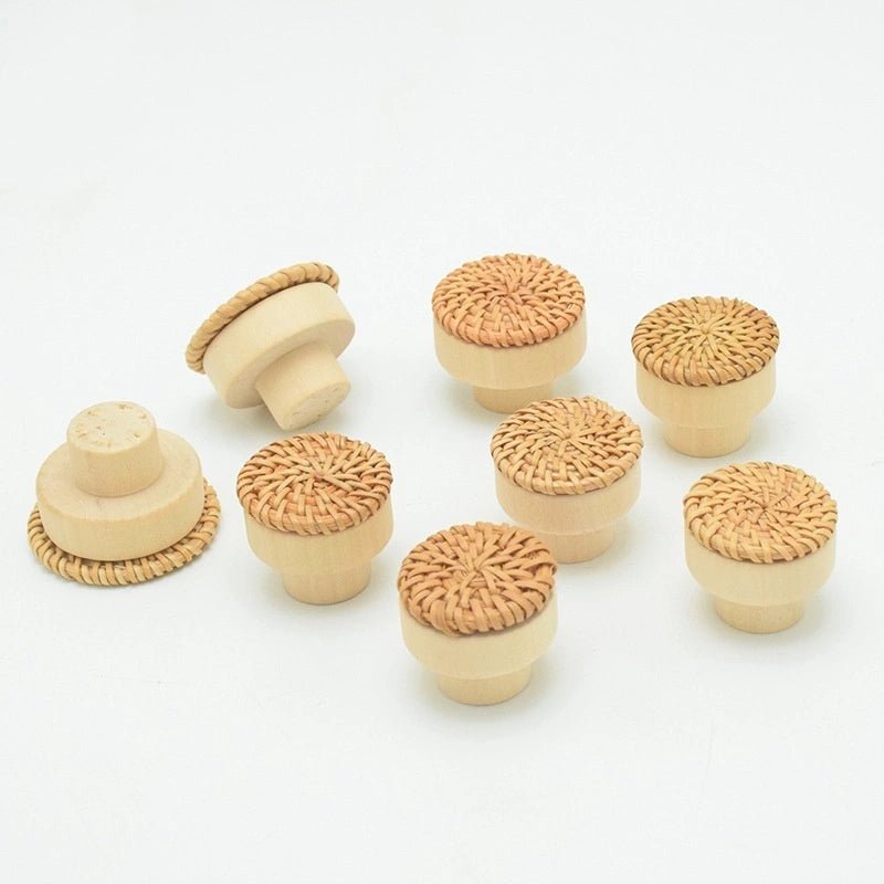 Mantara Wickerly Knob W-0043 is a modern beech wood knob, ideal for kitchen drawers, dresser drawers.