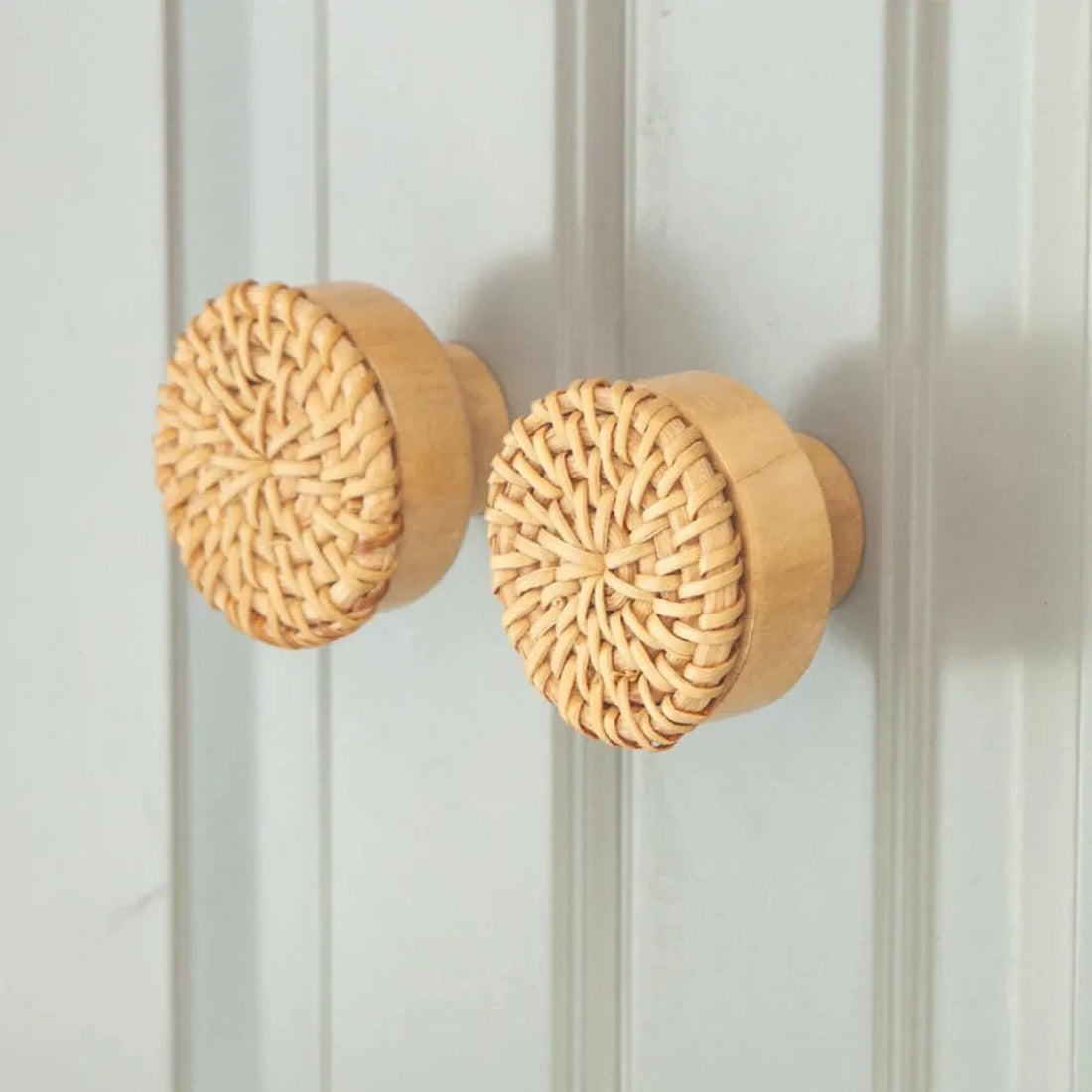 Mantara Wickerly Knob W-0043 is a modern beech wood knob, ideal for kitchen drawers, dresser drawers.