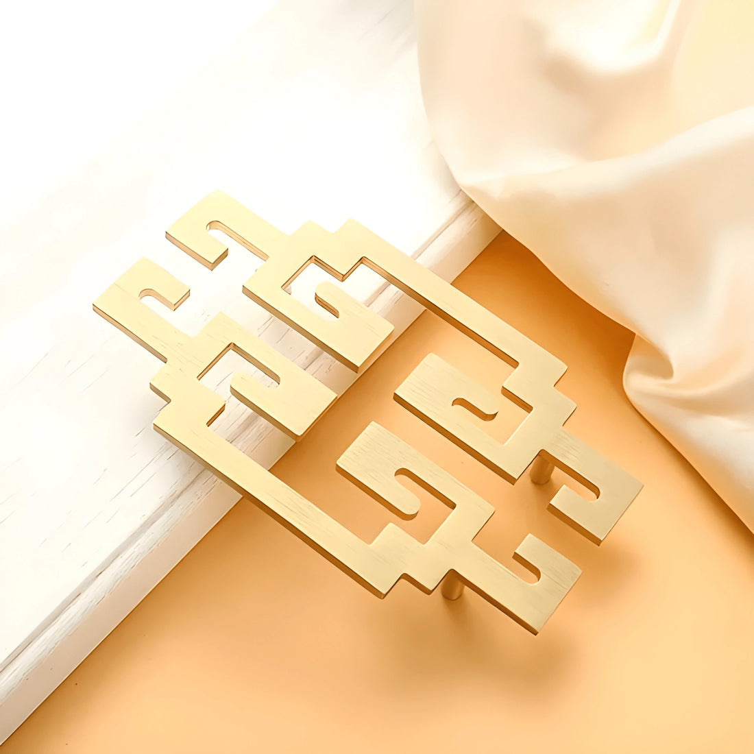 Mantara Yin Handle SKU B-0082 is a modern brass handle in brushed gold, ideal for drawers, furniture, and bedrooms.